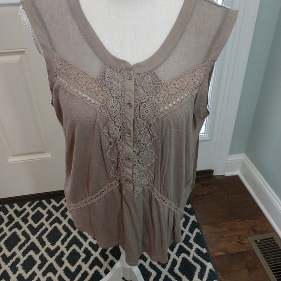 American Eagle Outfitters Tops - American Eagle Sleeveless Shirt